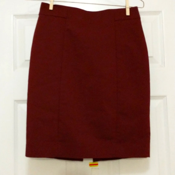 H&M Dresses & Skirts - H & M Red Skirt Size 6